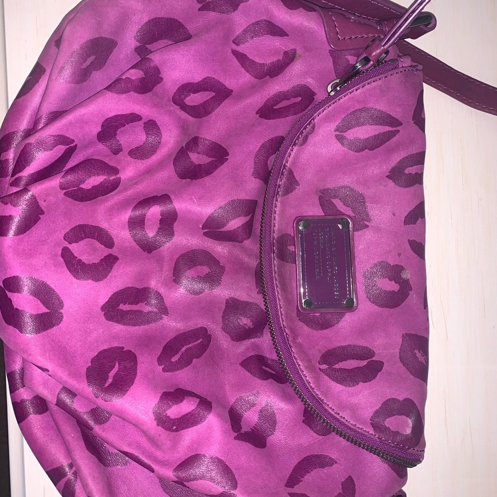 Marc by Marc Jacobs crossbody: purple with lips